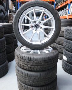 Mercedes A B CLA klasse 17 zoll felgen + winterreifen original a2464010102