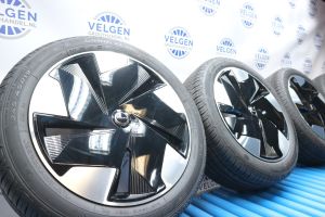 Volvo EX30 velgen 19 inch origineel + nieuwe zomerbanden