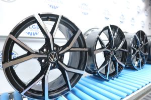 19-inch originele VW Golf 8 Estoril R-Line  velgen